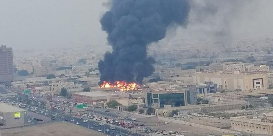شرطة أبوظبي: انفجار في صهاريج محروقات وحريق بمنطقة إنشاءات بالمطار الدولي