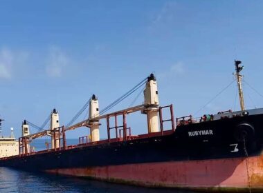 غرينبيس الشرق الأوسط وشمال إفريقيا تعلّق ردا على غرق سفينة روبيمار: يجب اتخاذ إجراءات عاجلة لتجنب وقوع كارثة بيئية في البحر الأحمر